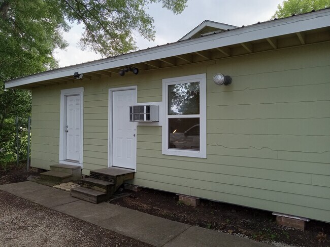 Entrada al estudio - 305 S Magnolia St Apartamentos