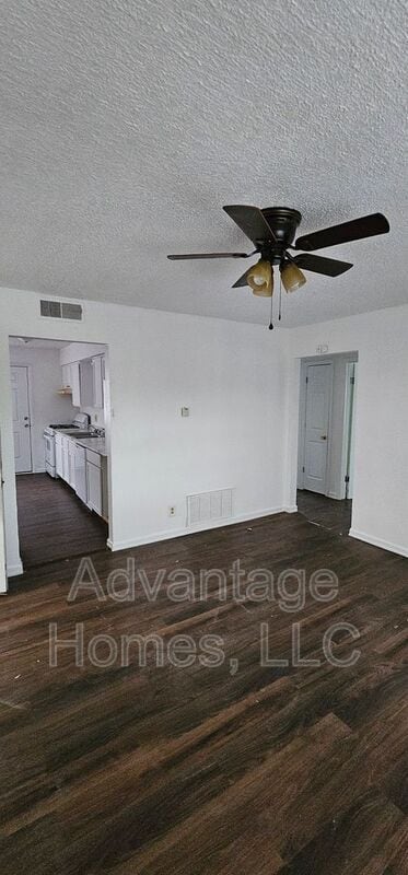 Photo - 726 N 70th St