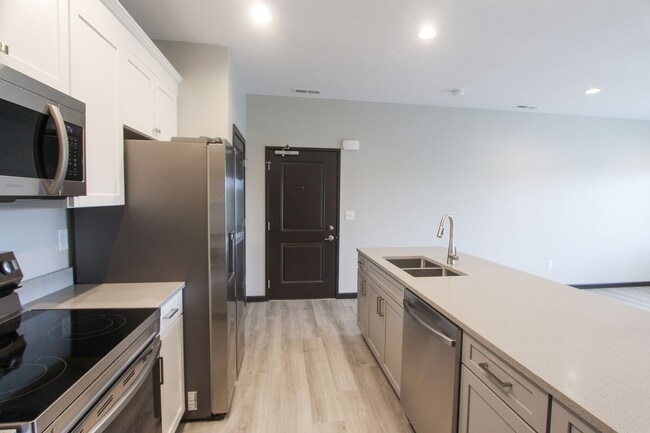 Photo - Beautiful 2 Bed, 2 Bath Apartment in PRIME location!  Furnished & Unfurnished Options Available! Unit 2000-108