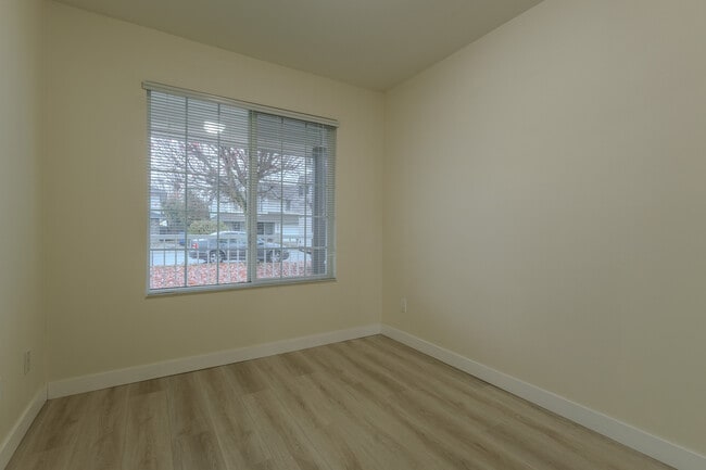 Photo - 34660-34666 6 Ave