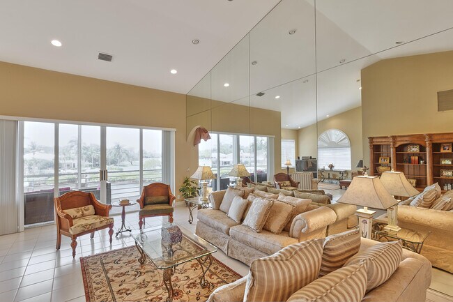 Photo - 392 Spyglass Way