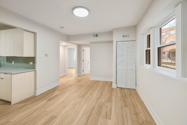 Photo - Garden Apartment - Renovated 2 bedroom - Logan Square / Hermosa / Humboldt Park Unit GF