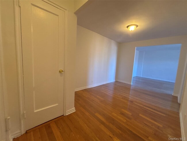 Photo - 23 Schenck Ave Unidad 2CE