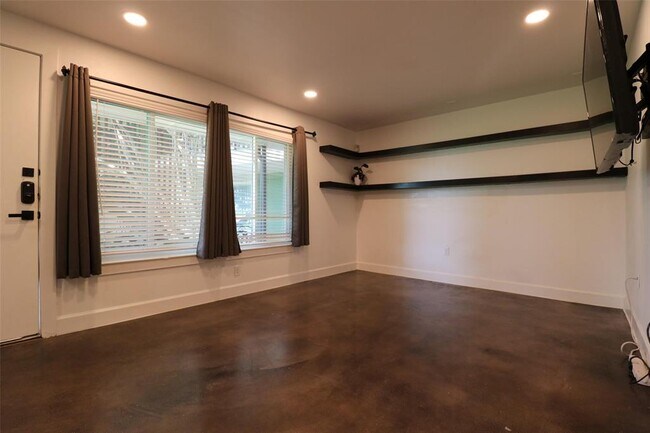 Photo - 2200 Dickson Dr Unidad 124