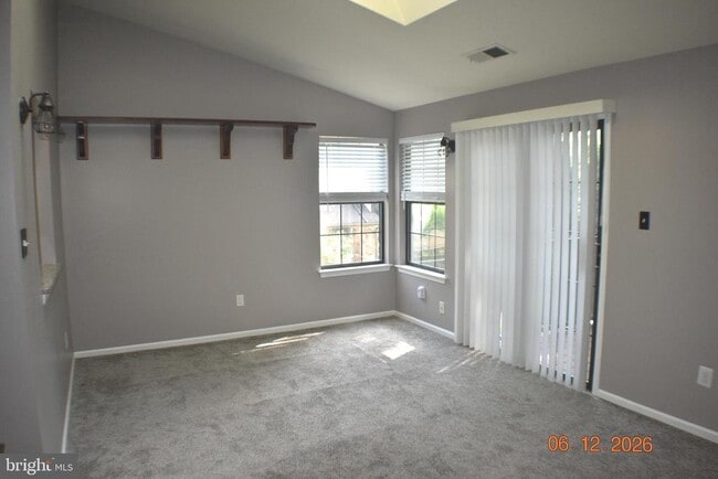 Photo - 32 Basswood Ct
