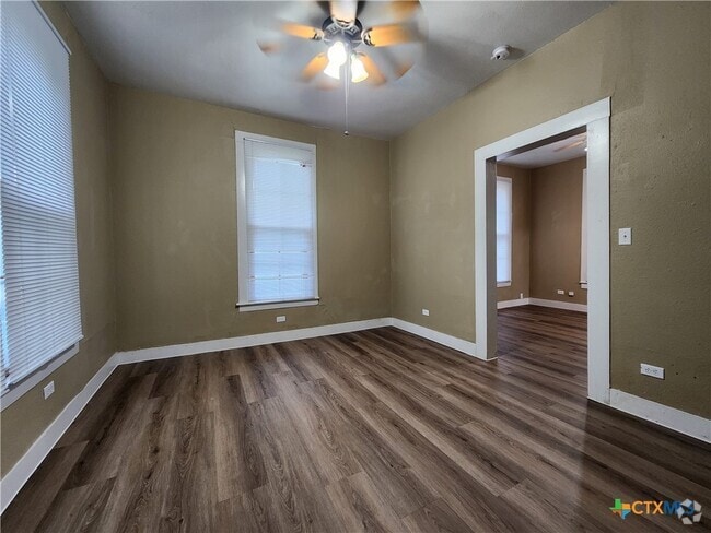 Building Photo - 305 S Academy Ave Rental
