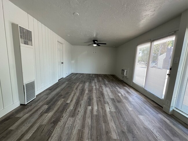 951 N Redwood Rd Unit 5