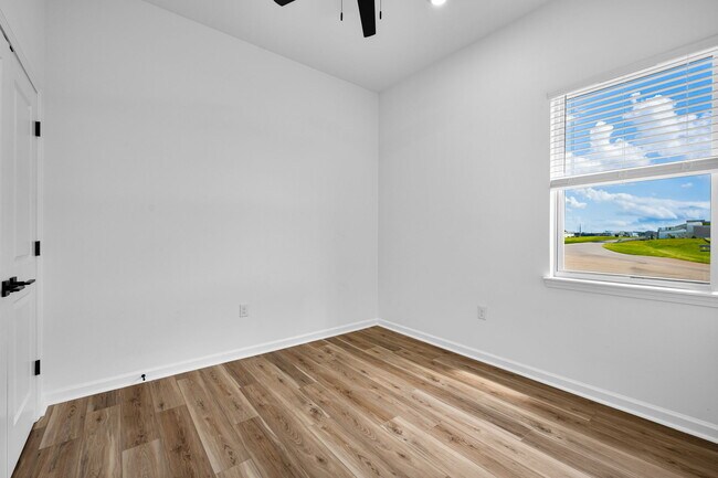 Photo - 250 Indigo Ln