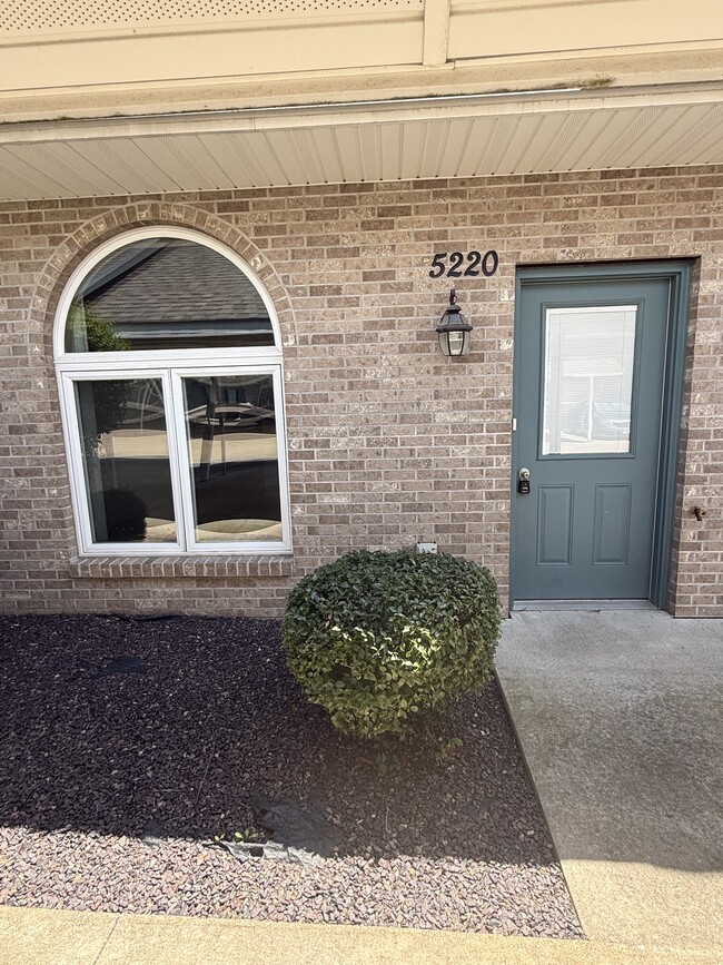 Building Photo - 5220 Loft Dr