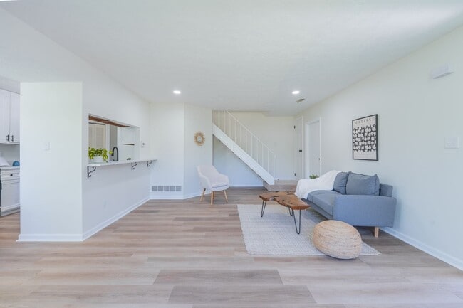Building Photo - 3123 S Eden Dr