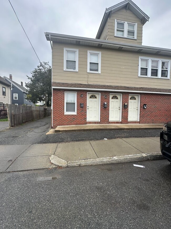 Photo - 92-94 Waltham Street, Watertown, MA Unidad 92-4