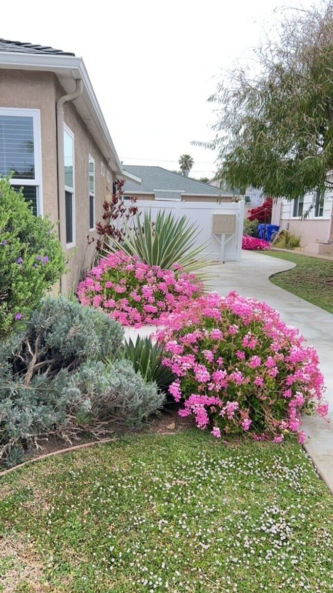 4836 Pescadero Ave Unidad 4836 Pescadero Ave