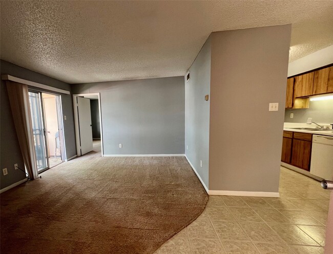 Building Photo - 10203 Forum Park Dr Unit 218
