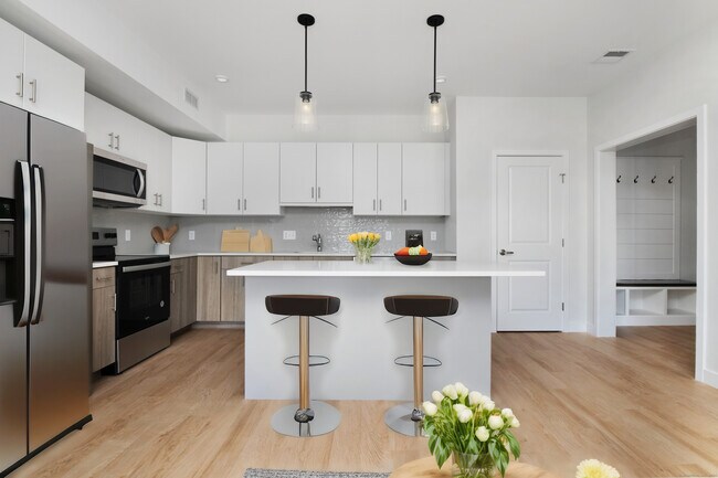 Photo - 100 N Main St Unidad 103