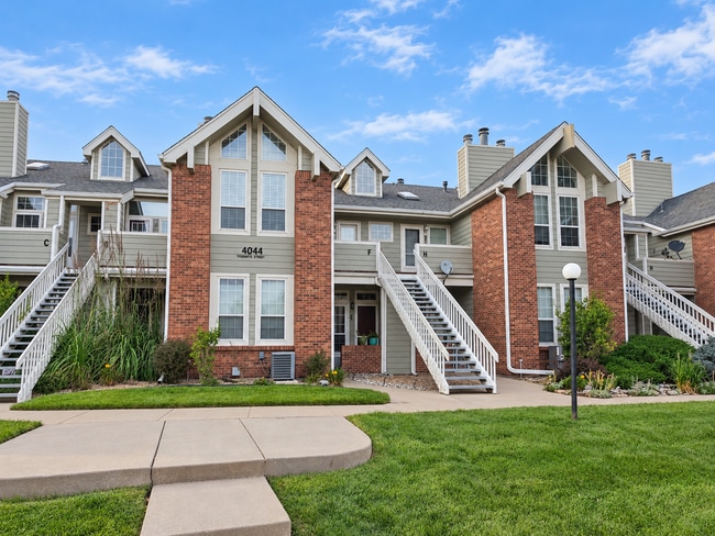 Building Photo - Spacious Meadow Hills Condo with Loft, Attached Garage & Pool Access Unit F