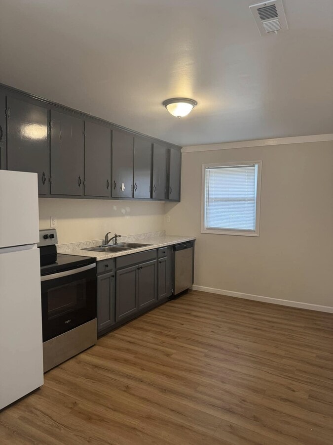 Photo - 150 Greenfield Dr