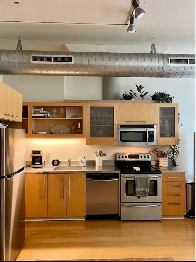 Kitchen area - 1400 NW Irving St Unit #514