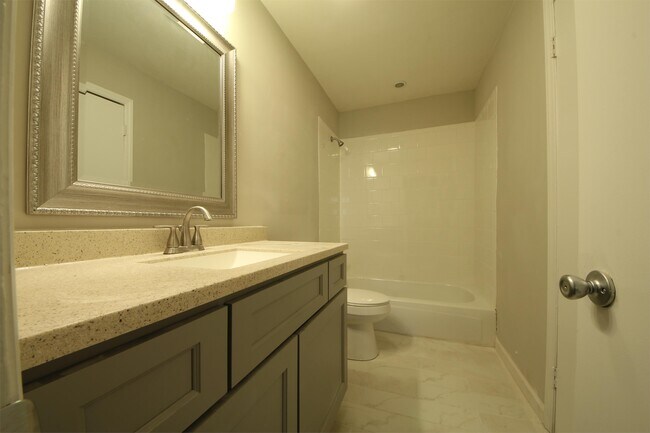 Photo - 4736 Monmouth Dr