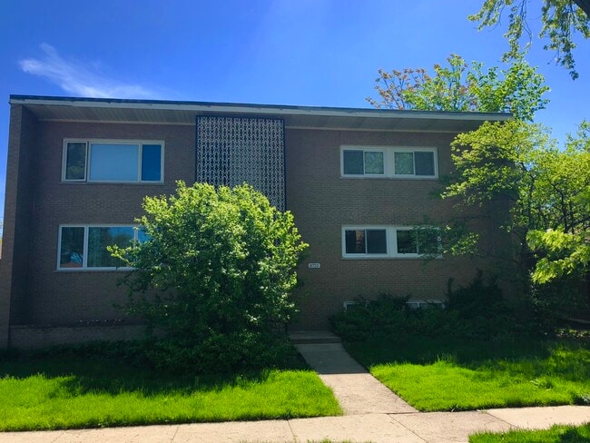 Building Photo - 8723 Trumbull Ave Unit 1