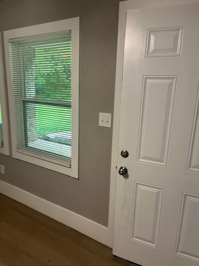 Photo - 2 BR/1BA | Newly Renovated Unit| In Scottsdale, Georgia