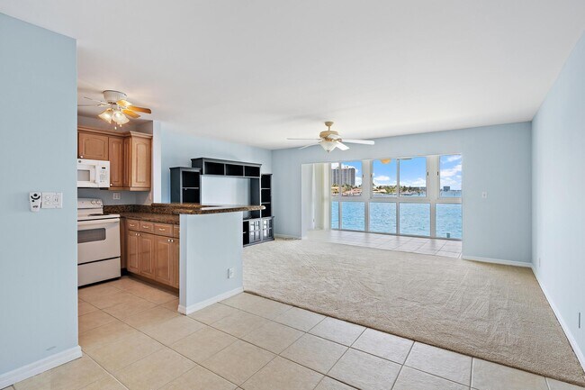 400 Wilma Cir Unit 206