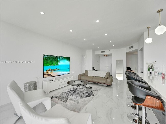 Photo - 20281 E Country Club Dr Unidad 2109