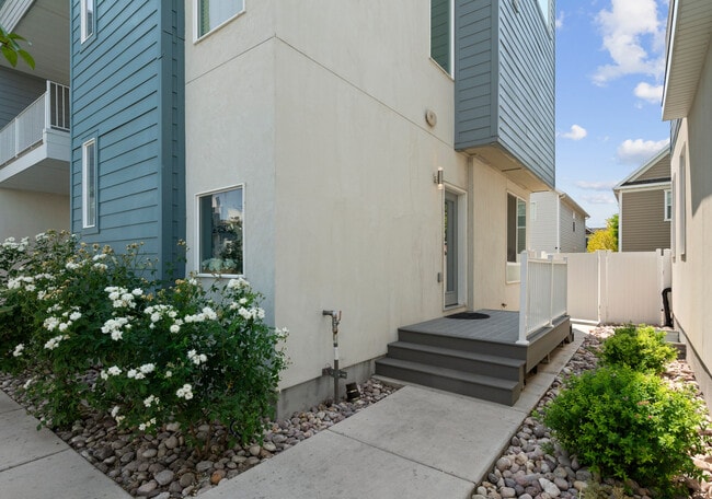 Photo - 1569 W Neon Way