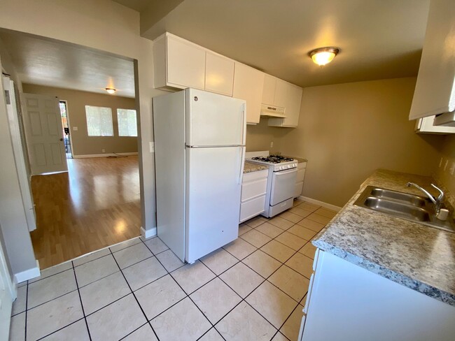 Photo - 4086 Thorn St