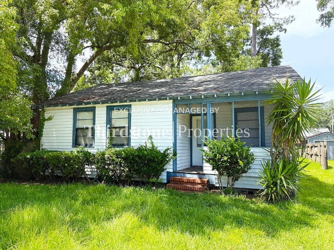 Building Photo - 4833 Kingsbury St Rental