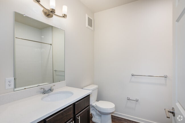 1BR, 1BA - 754SF - Bathroom - Village at Thorncreek