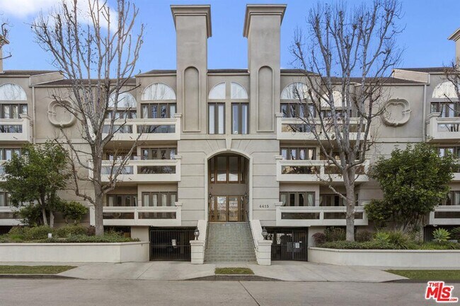 Great South of the Boulevard Location - 4415 Saugus Ave Condo Unit 103