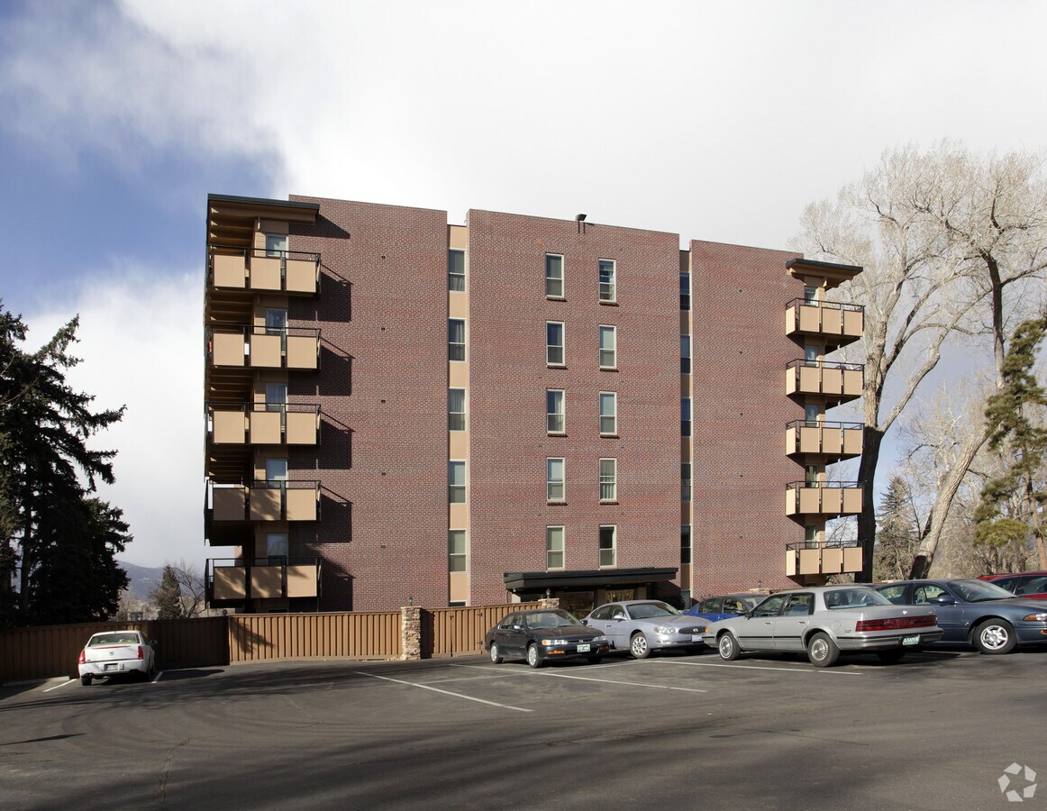 Park Manor Apartments - Park Manor Apartments
