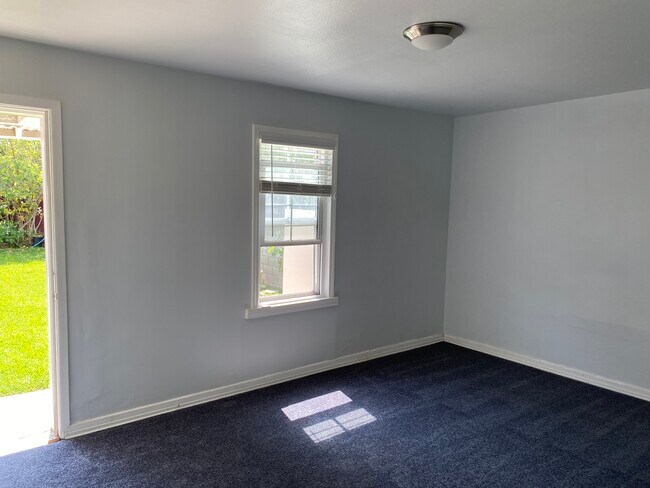 Master Bedroom - 448 N Alta Vista Blvd