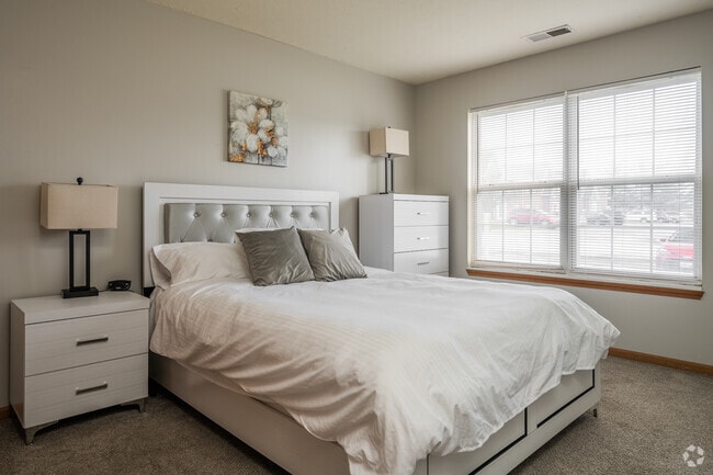 Photo - Elm Point Apartments