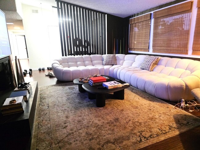 Photo - 4541 Collett Ave