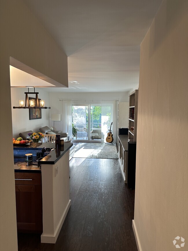 Building Photo - 1400 NE 57th St Unit 203 Rental