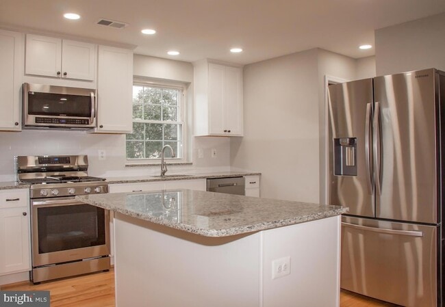Building Photo - 2811 Mosby St