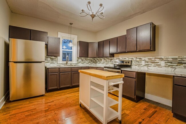 3 Bedroom House with Garage - 3 Bedroom House with Garage