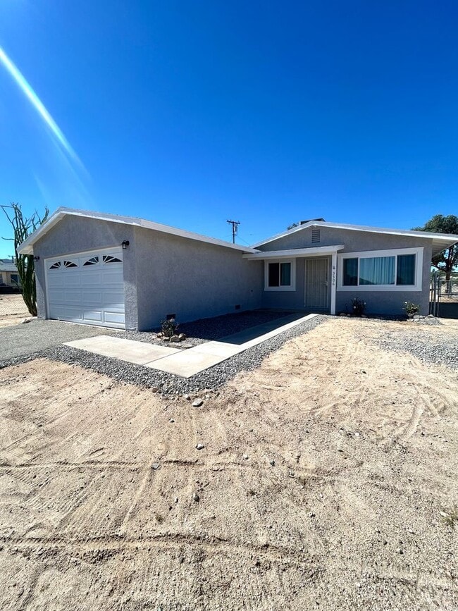 Building Photo - NEWLY RENOVATED 2 BEDROOM 1 BATHROOM HOME