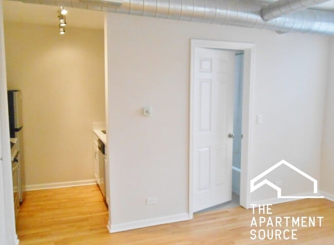 Photo - 2520 W Leland Ave Unit B2