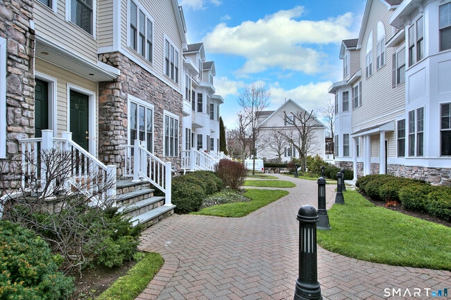 Photo - 39 Maple Tree Ave Unidad 52