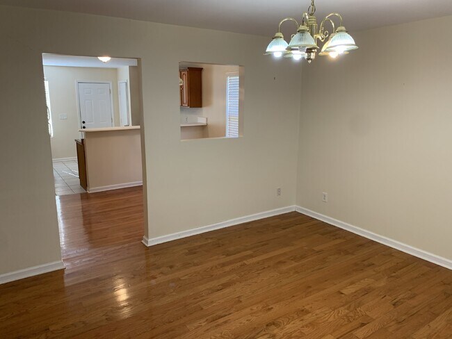 Photo - Charming 3-Bed, 2-Bath Gem in Nashville's ... Apartment