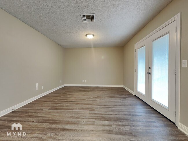 1801 W Potter Dr