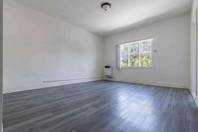 Photo - 560 N. Kingsley