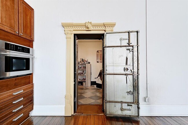 Photo - 104 Hoxie St