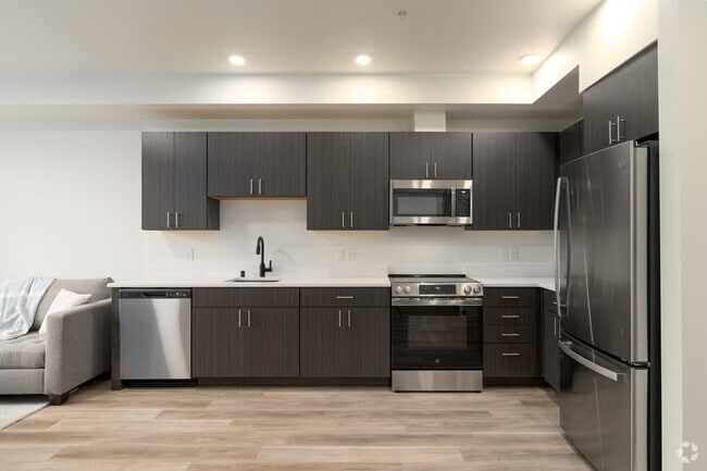 1BR, 1BA - 619SF - Kitchen
