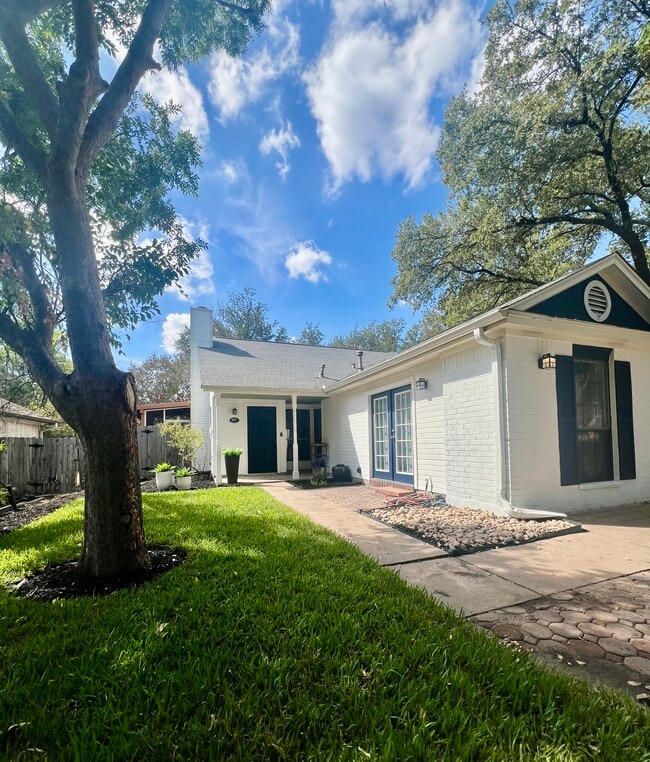 Photo - 807 Kavanagh Dr