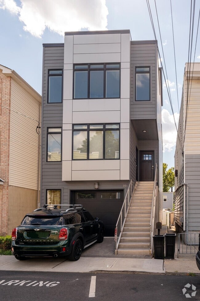 Building Photo - 313 Winfield Ave Rental