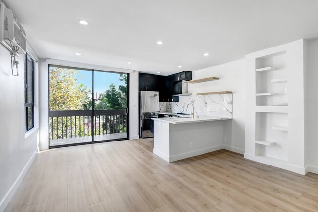 Photo - 727 Westbourne