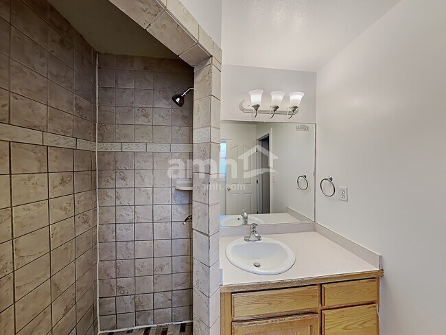 Photo - 896 N 1110 W House